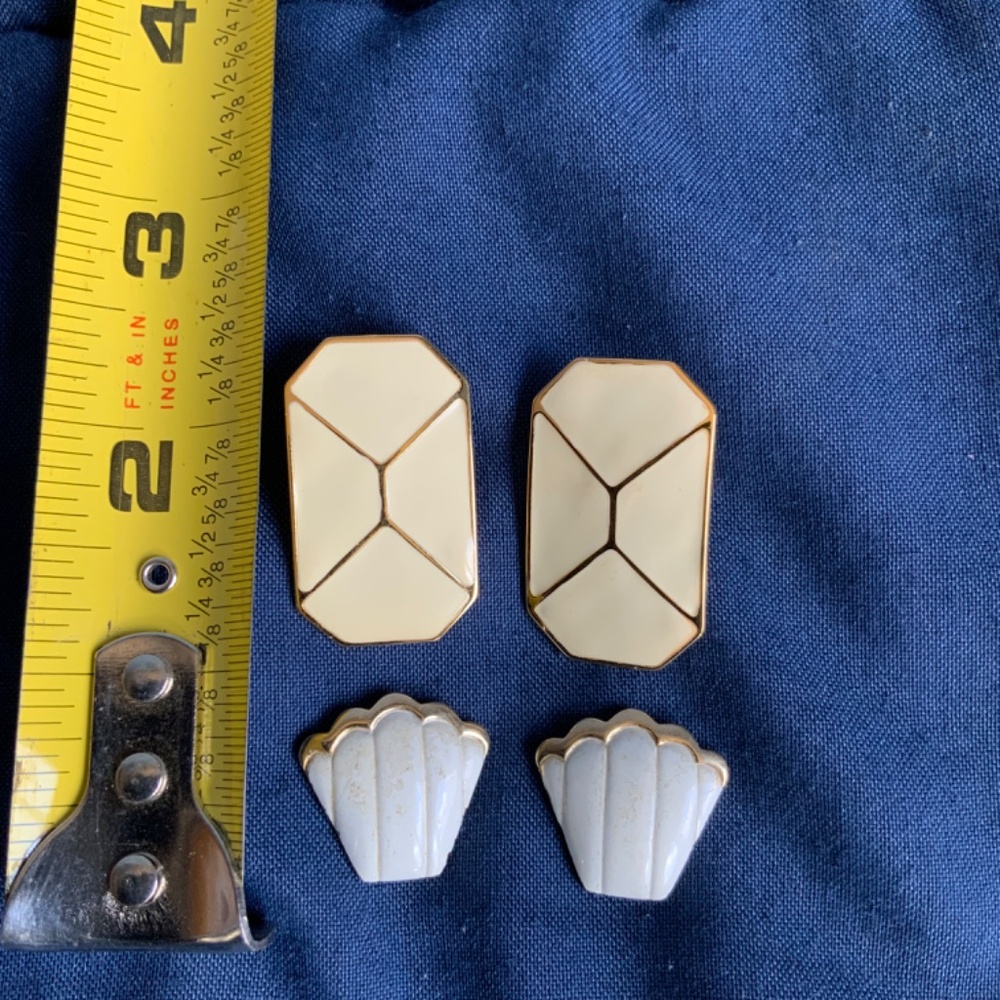 Two pair vintage pierced earrings; Evoke Cream Honeycomb Art Deco & White Fan - Picture 3 of 5